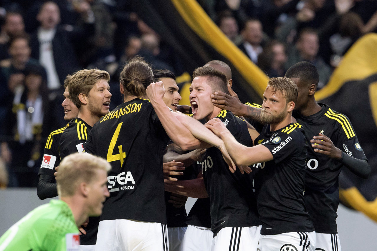 160516 AIK:s Haukur Heidar Hauksson jublar efter att ha gjort 2-0 under fotbollsmatchen i Allsvenskan mellan AIK och Djurgrden den 16 maj 2016 i Stockholm.
Foto: Erik Simander / BILDBYRN / Cop 201
